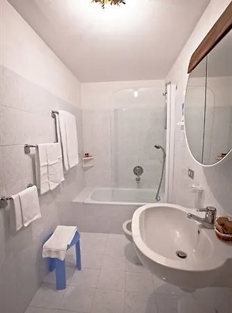 Hotel Cristallo 2*